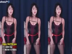 韩国舞娘直播间表演大秀2mp4[00:07:15]